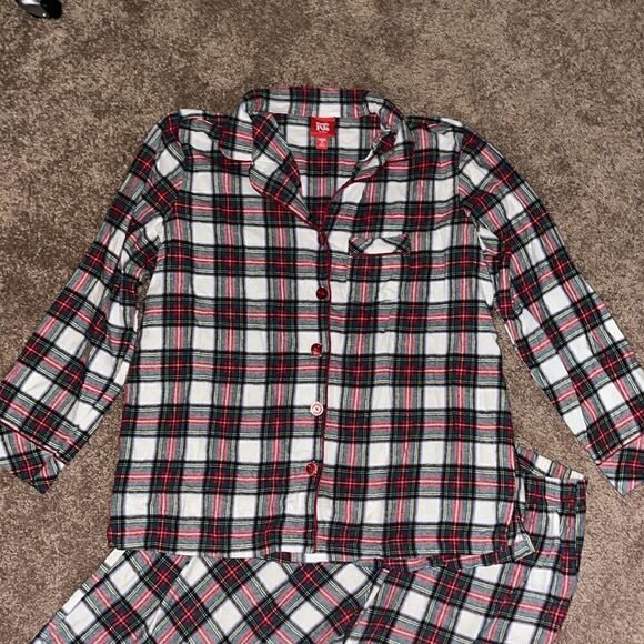 Macy’s Holiday PJ Set - Picture 3 of 6